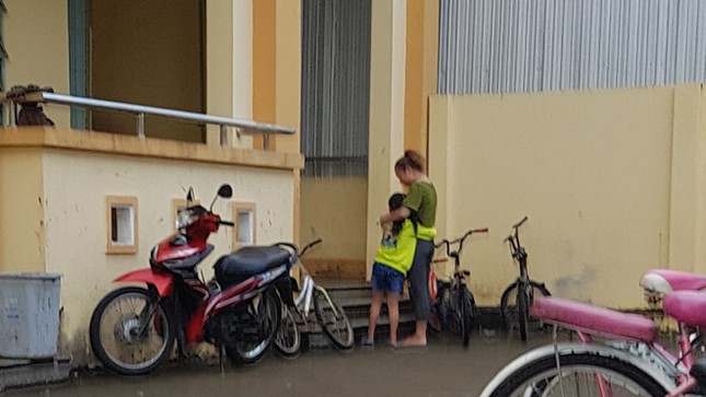 Bé gái nghi bạo hành ở Kiên Giang sợ hãi khi đến trường mới