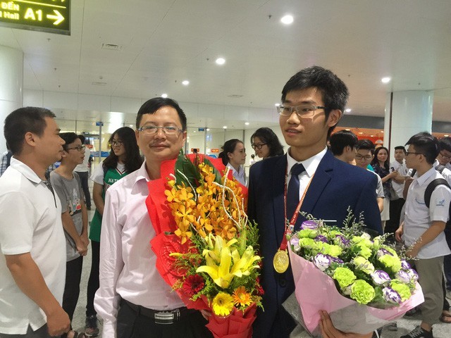 Thành tích đáng nể của 'Chàng trai vàng' nhận học bổng ĐH số 1 thế giới ảnh 1
