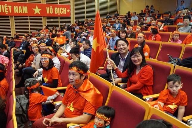 Tưng bừng cổ động U23 Việt Nam ở Bộ Ngoại giao ảnh 3