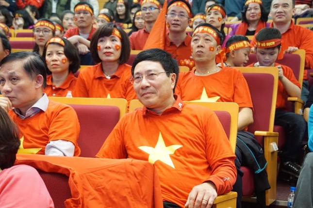 Tưng bừng cổ động U23 Việt Nam ở Bộ Ngoại giao ảnh 5