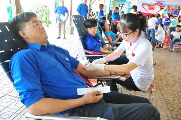 Thực hiện hiệu quả '3 phong trào' và '3 chương trình' của Đoàn ảnh 2