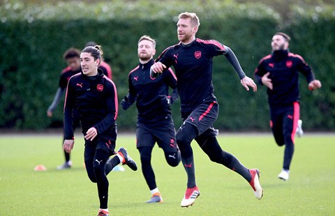 Hàng thủ Arsenal đón tin vui trước cuộc tái đấu Milan ảnh 1