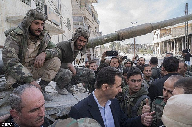 Tổng thống Assad bất ngờ xuất hiện đầy tự tin ở chiến tuyến ác liệt ảnh 1