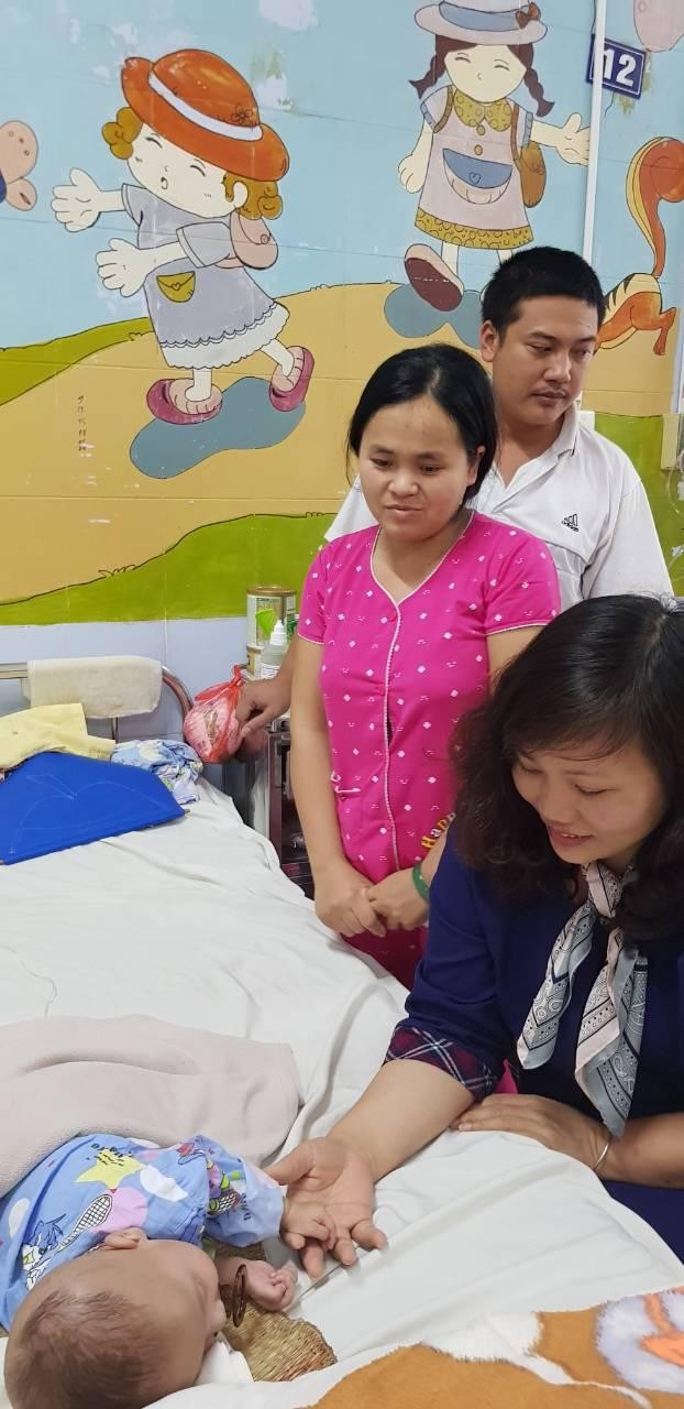 Quỹ Vì Tầm Vóc Việt hỗ trợ mổ tim miễn phí, cứu bé 3 tháng tuổi ảnh 2