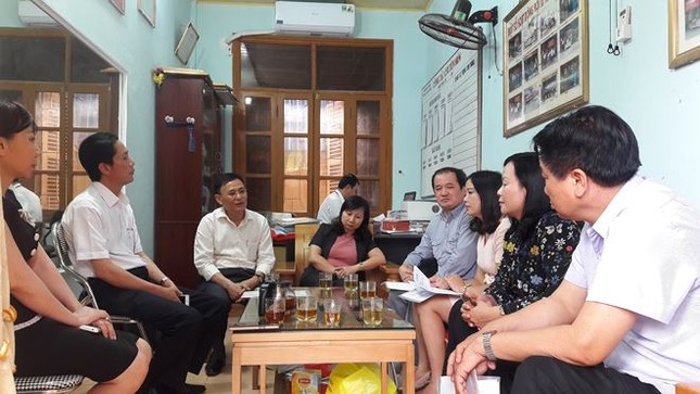 Giáo viên bắt nữ sinh uống nước giẻ lau bảng: Sẽ đuổi việc? ảnh 2