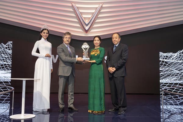 VinFast được vinh danh giải thưởng ‘ngôi sao mới’ tại Paris Motor Show ảnh 1