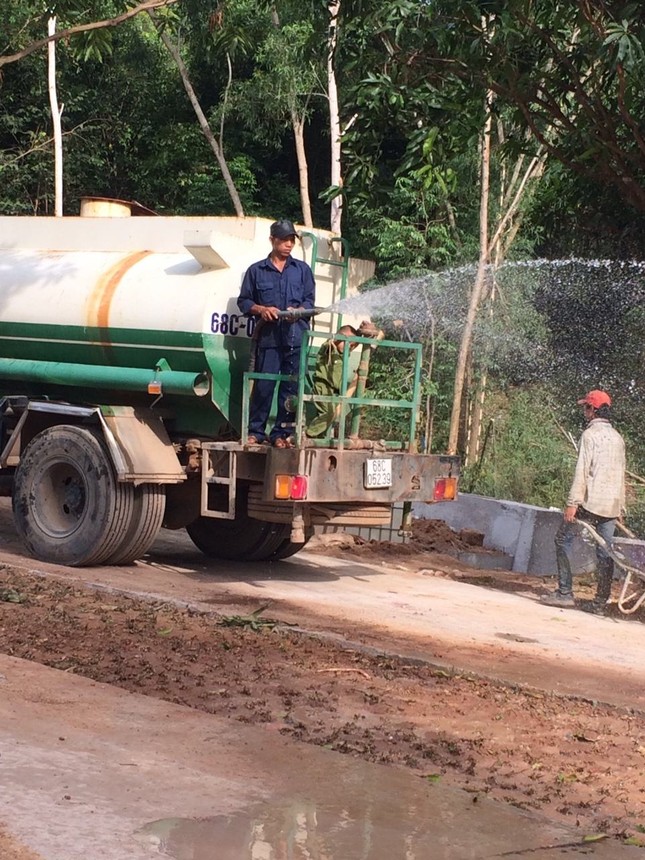 'Ánh sáng cuối đường hầm' của những phận nghèo nơi đảo Ngọc ảnh 1