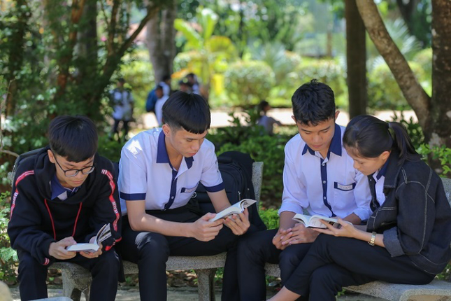 Những khoảng khắc đẹp bên những cuốn sách đổi đời của hành trình từ trái tim ảnh 1