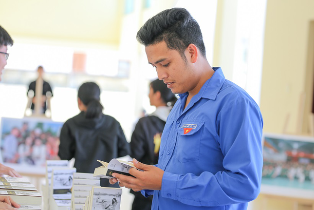 Những khoảng khắc đẹp bên những cuốn sách đổi đời của hành trình từ trái tim ảnh 7