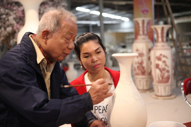 Chuyện những người giữ lửa tinh hoa Gốm Việt ảnh 1