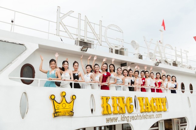Thí sinh Miss World Việt Nam 2019 khoe dáng trên du thuyền King Yacht ảnh 1
