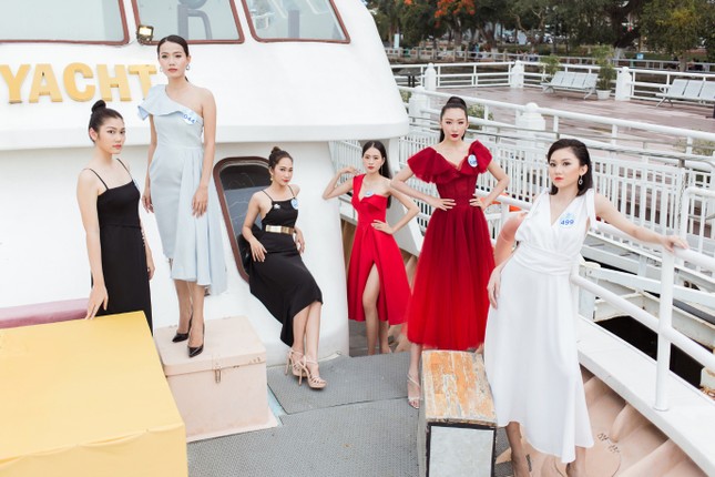 Thí sinh Miss World Việt Nam 2019 khoe dáng trên du thuyền King Yacht ảnh 2