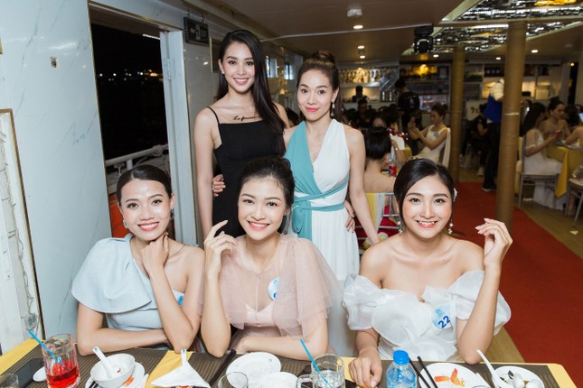 Thí sinh Miss World Việt Nam 2019 khoe dáng trên du thuyền King Yacht ảnh 6