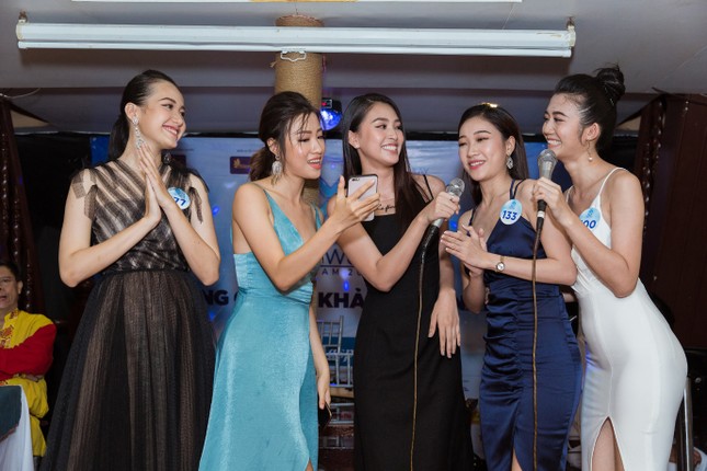 Thí sinh Miss World Việt Nam 2019 khoe dáng trên du thuyền King Yacht ảnh 7