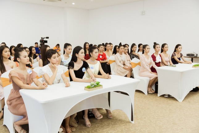 Trước đêm Chung kết, thí sinh Miss World Vietnam 2019 nhận được điều bất ngờ ảnh 5