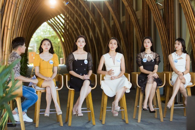 Không chỉ nhan sắc, thí sinh Miss World Việt Nam còn “khoe” cả trí thông minh ảnh 1