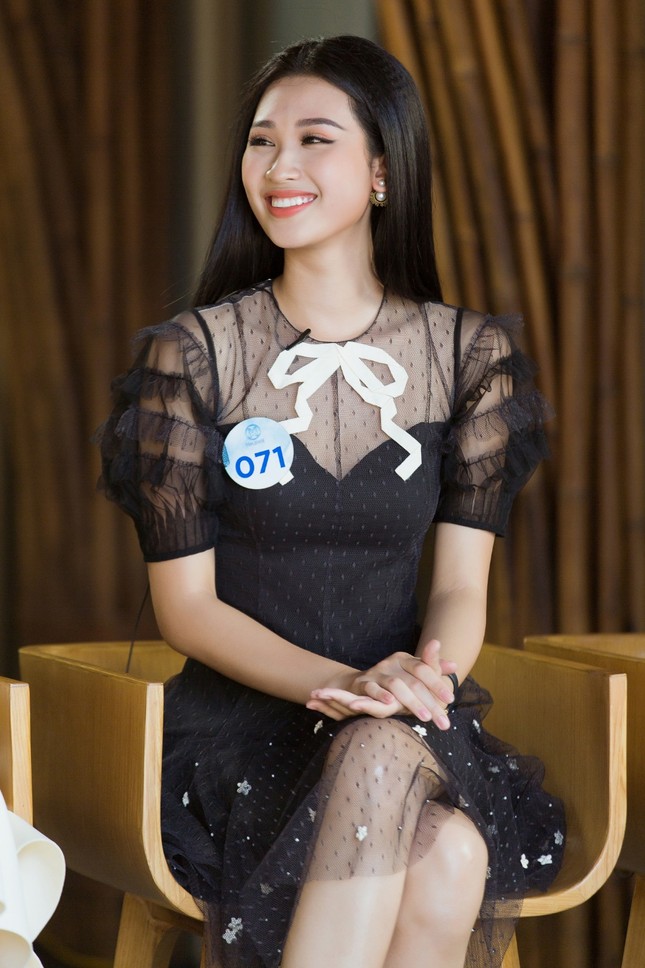 Không chỉ nhan sắc, thí sinh Miss World Việt Nam còn “khoe” cả trí thông minh ảnh 2