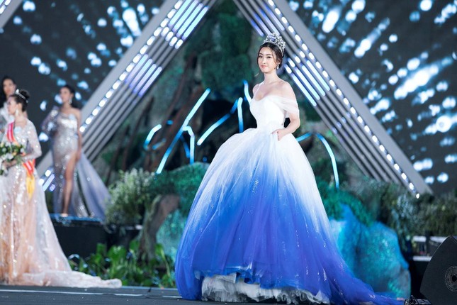 Hoa hậu Đỗ Mỹ Linh, Tiểu Vy lộng lẫy trên sân khấu Chung kết Miss World VN ảnh 2