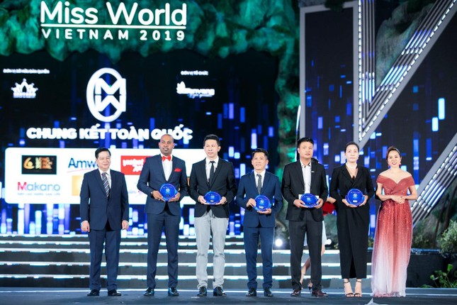 Hoa hậu Đỗ Mỹ Linh, Tiểu Vy lộng lẫy trên sân khấu Chung kết Miss World VN ảnh 6