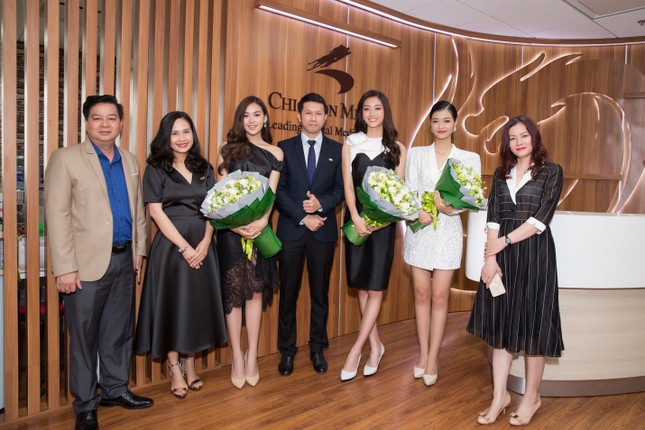 Sau đăng quang - Top 3 Miss World Vietnam bận rộn với lịch trình nhưng vẫn tươi ảnh 6