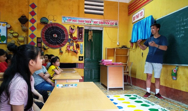Nữ tỷ phú Việt và cuộc trò chuyện cùng đoàn học sinh trường hoàng gia thế giới ảnh 3