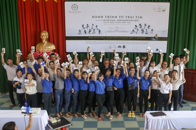 Sách quý đến với học sinh, thanh niên vùng sâu – vùng xa Bình Dương, Bình Phước ảnh 7