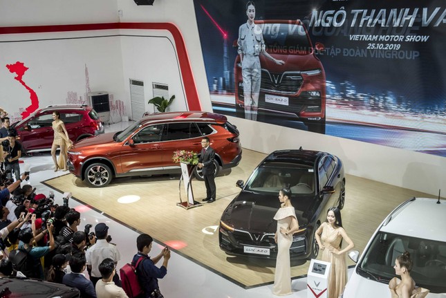 Bàn giao xe Lux SA2.0 giá 1,7 tỷ đồng cho đại sứ thương hiệu Ngô Thanh Vân ảnh 1