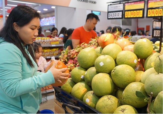 Mua hàng để được nhận xe ô tô và điện thoại tại siêu thị Co.opmart ảnh 1