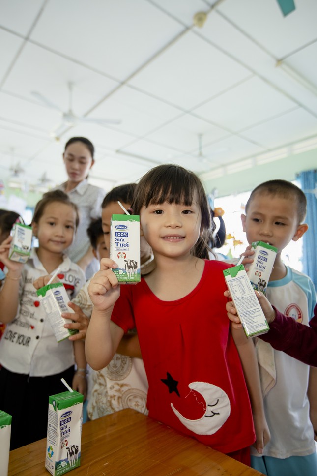 70.000 trẻ em ở Vĩnh Long sẽ thụ hưởng chương trình sữa học đường ảnh 1
