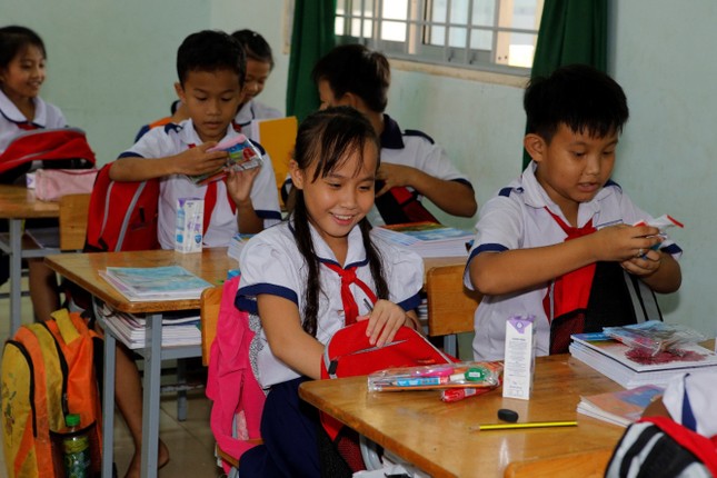 Hơn 1.000 học sinh nhận quà trong 'Ngày Thiện nguyện CapitaLand' ảnh 3