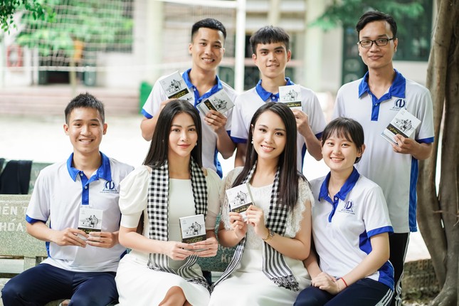 Hoa hậu Phương Khánh: Vương miện toả sáng hơn nhờ tri thức ảnh 2