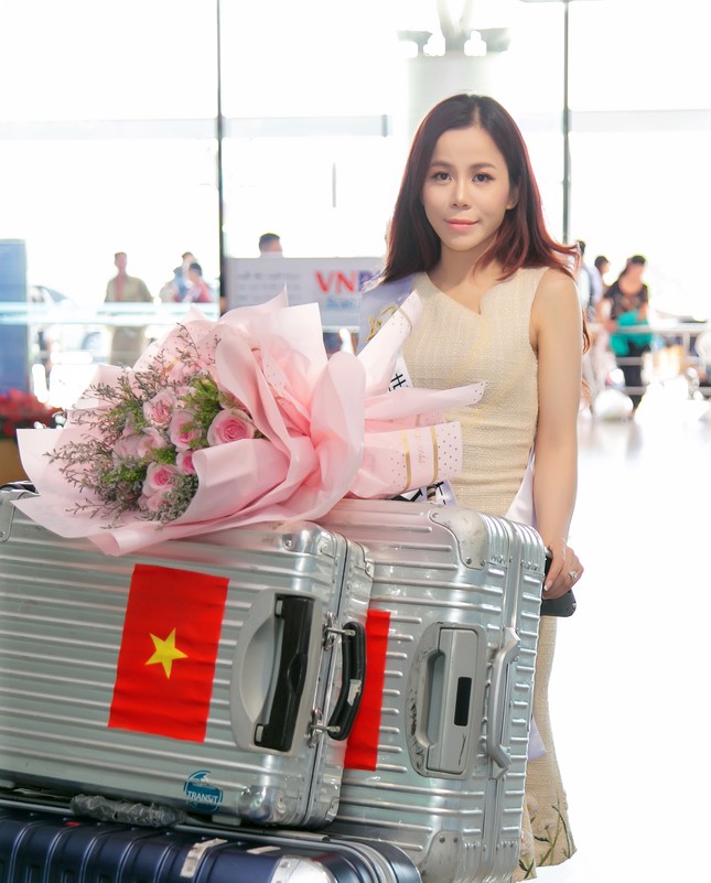Á hậu Oanh Lê lên đường tham gia đấu trường Hoa hậu quốc tế ảnh 1