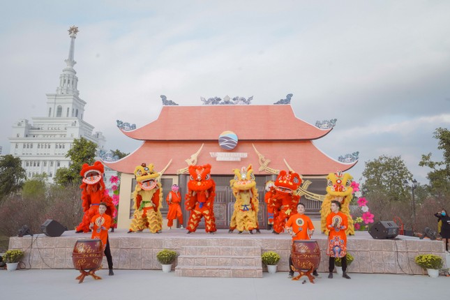 Tưng bừng hội xuân Vinhomes xuyên tết ảnh 4