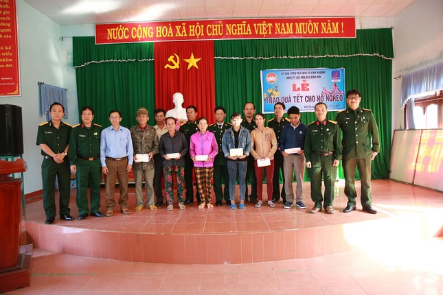 BSR trao quà Tết cho người nghèo, gia đình chính sách ảnh 3