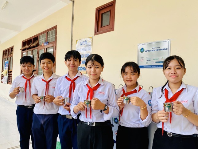 Niềm vui ‘nước sạch học đường’ trước thềm năm mới tại huyện Bình Đại – Bến Tre ảnh 1