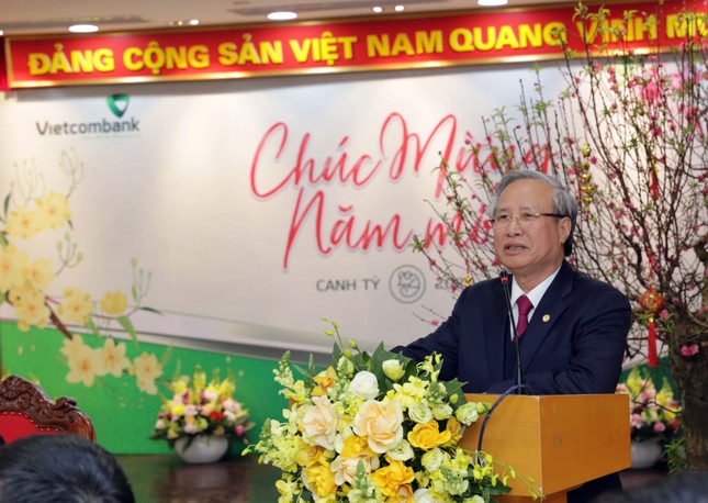 Ông Trần Quốc Vượng thăm và chúc Tết tại Vietcombank ảnh 1
