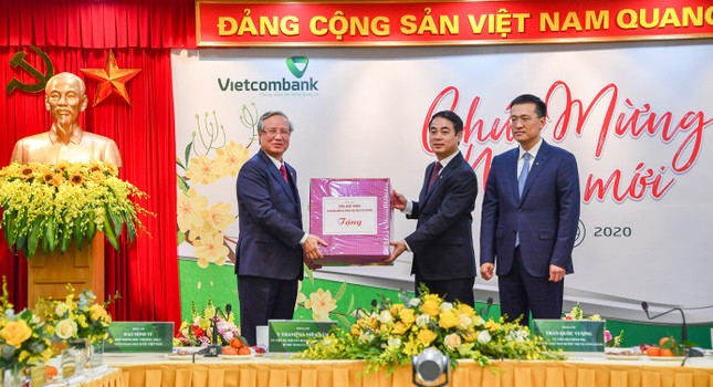 Ông Trần Quốc Vượng thăm và chúc Tết tại Vietcombank ảnh 4