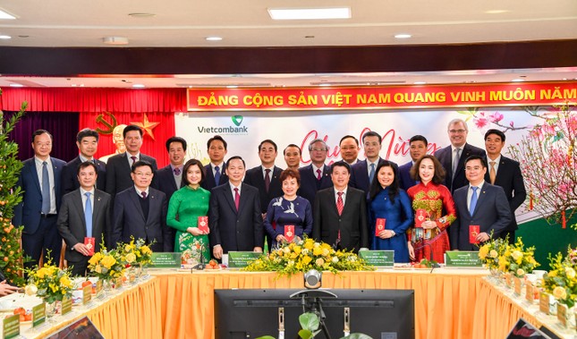 Ông Trần Quốc Vượng thăm và chúc Tết tại Vietcombank ảnh 5