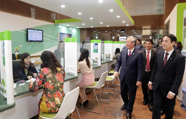 Ông Trần Quốc Vượng thăm và chúc Tết tại Vietcombank ảnh 7