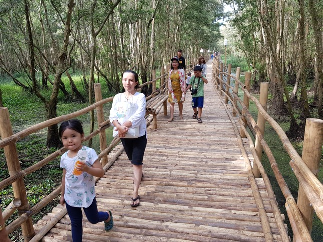 'Dù bão giông - hoa hồng vẫn nở' ảnh 2