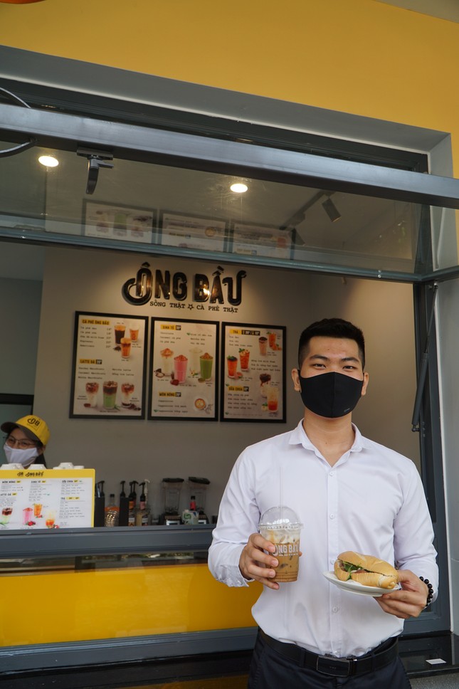 Mua cà phê, tặng bánh mì thịt, chương trình hấp dẫn của chuỗi cà phê Ông Bầu ảnh 2