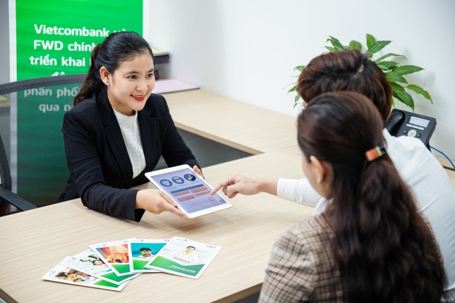 Vietcombank và FWD triển khai hợp tác độc quyền phân phối bảo hiểm qua ngân hàng ảnh 2