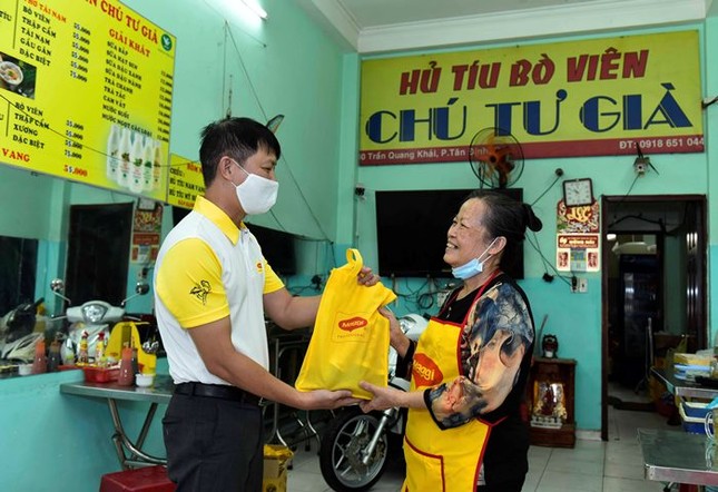 Nestlé hỗ trợ 22.000 cửa hàng nhỏ, quán ăn và căng-tin trường học ảnh 1