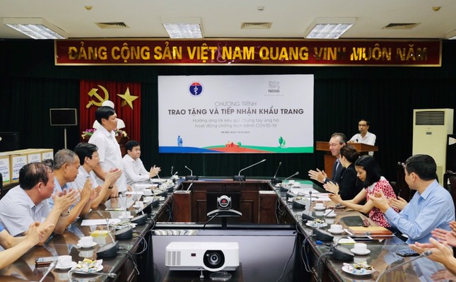 Nestlé Việt Nam ủng hộ Bộ Y tế 88.000 khẩu trang ảnh 3