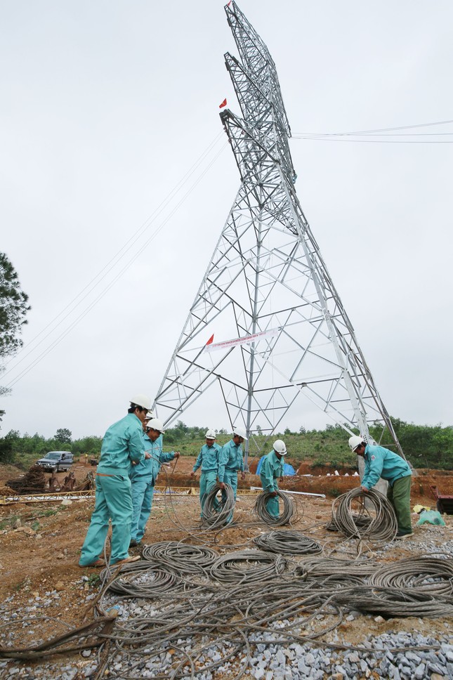 Đường dây 500kV mạch 3: Phấn đấu hoàn thành chào mừng Đại hội Đảng toàn quốc ảnh 2