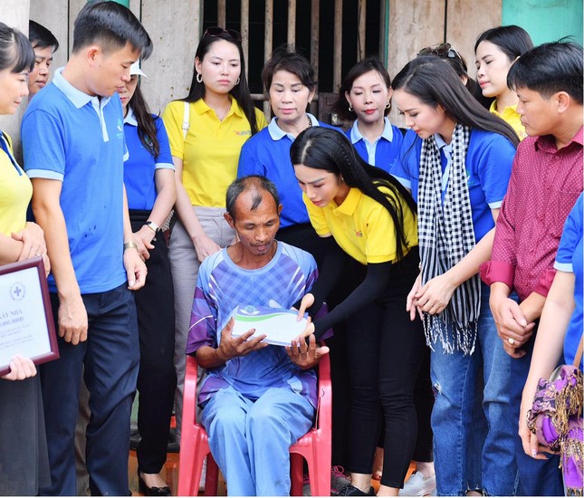 Nữ Doanh Nhân Vũ Phương Thuý giản dị đi khởi công xây dựng nhà nhân đạo ảnh 2