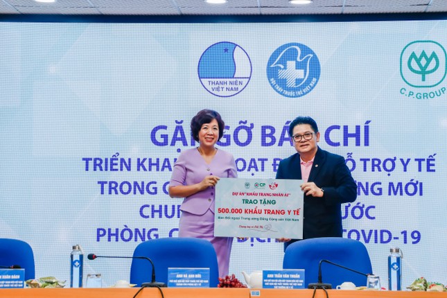 Chi viện khẩn cấp nửa triệu khẩu trang y tế cho Đà Nẵng phòng dịch ảnh 1