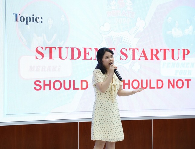 Môi trường song ngữ, chú trọng tiếng Anh rèn nên những sinh viên tự tin, bản lĩnh ảnh 1