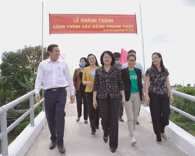 Grab và Quỹ Bảo trợ trẻ em Việt Nam khánh thành công trình cầu kênh Phụng Thớt ảnh 1