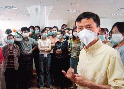 Bán lẻ của Trung Quốc “ngược dòng” trong dịch Covid-19 nhờ ứng dụng công nghệ cho cửa hàng ảnh 1